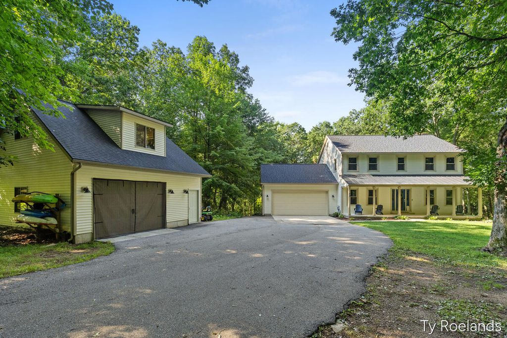 99 Radny Drive Se, Lowell
