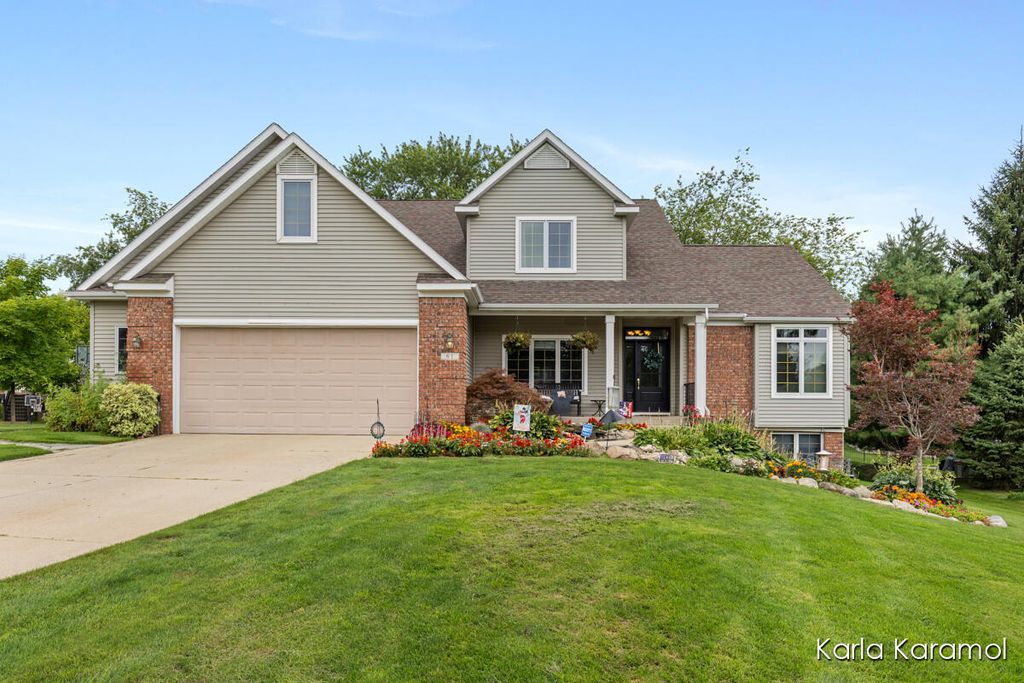 61 Greystone Court Ne, Rockford city