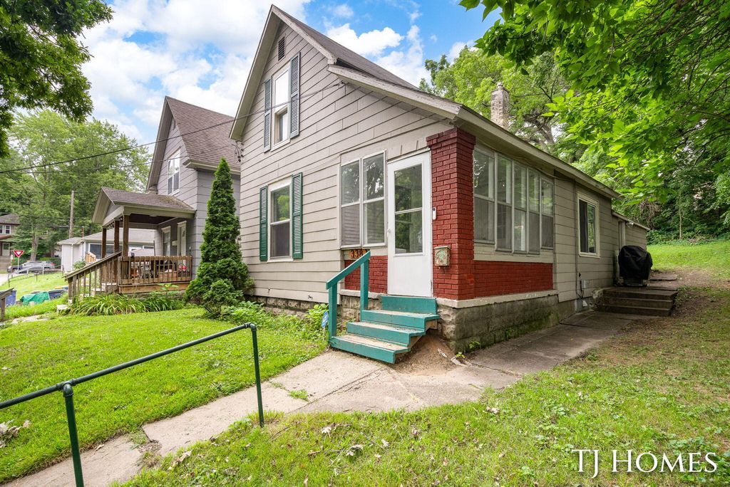 338 Hanover Street Ne, Grand Rapids
