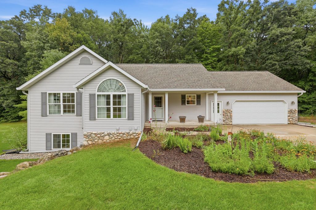5075 Bonasa Drive Ne, Courtland township