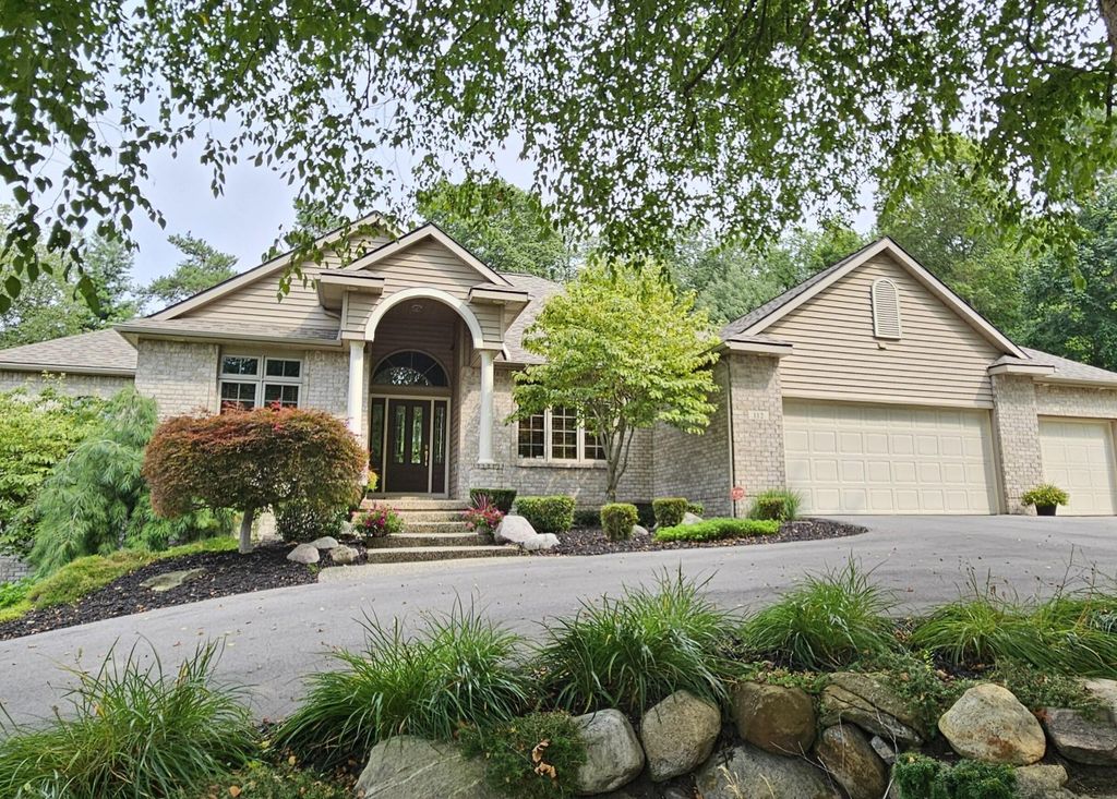 112 Stonehenge Drive Sw, Georgetown charter township