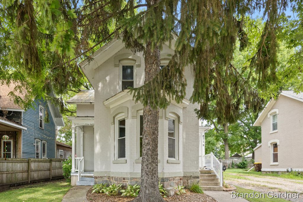 218 E Adams Street, Ionia city