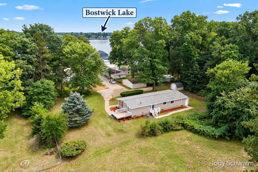 7129 Eldred Avenue Ne, Cannon township