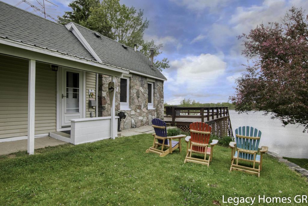 762 Parkwood Drive, Belvidere township