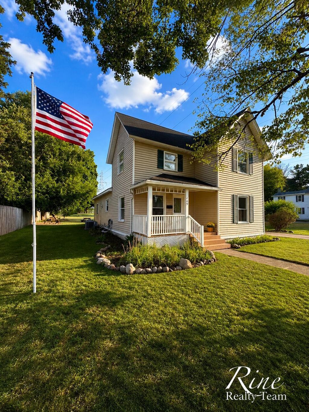 409 W Maple Street, Wayland township