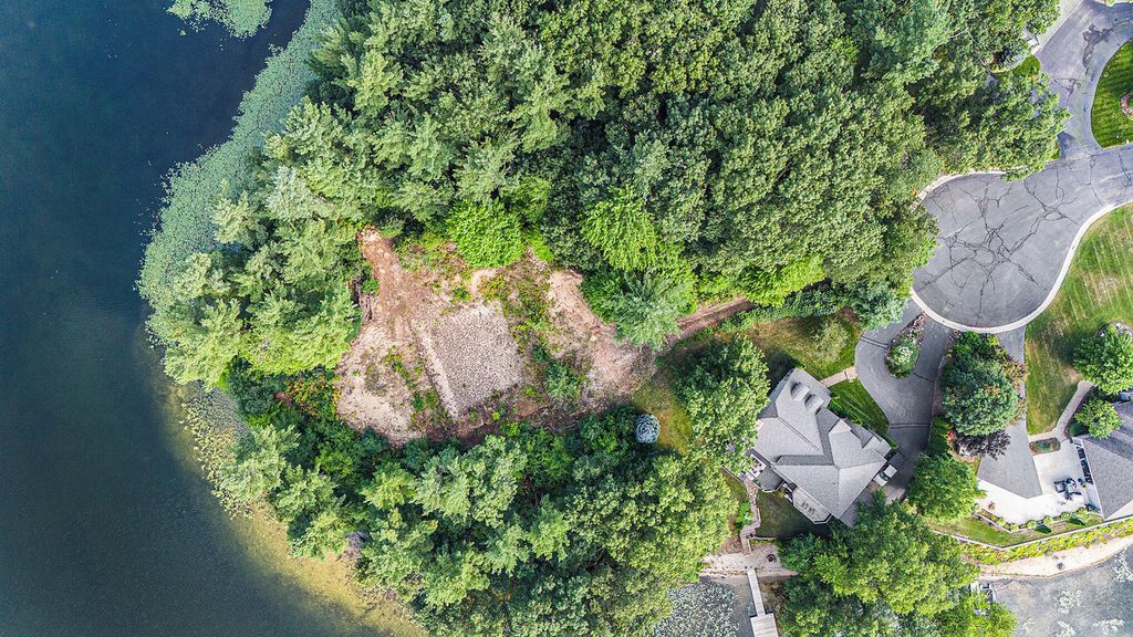 12487 Horseshoe Drive Ne, Oakfield township