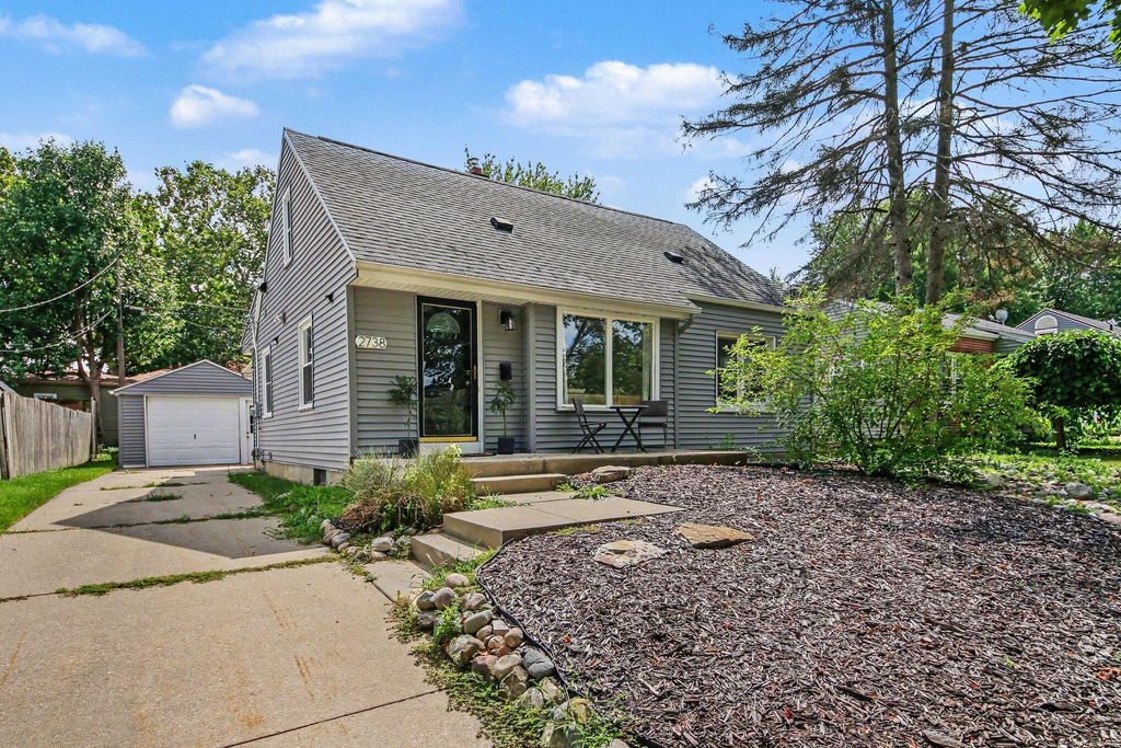 2738 Richards Drive Se, East Grand Rapids city