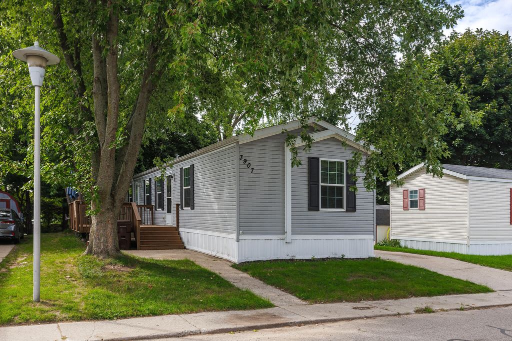 3907 Vail Avenue Nw, Alpine township