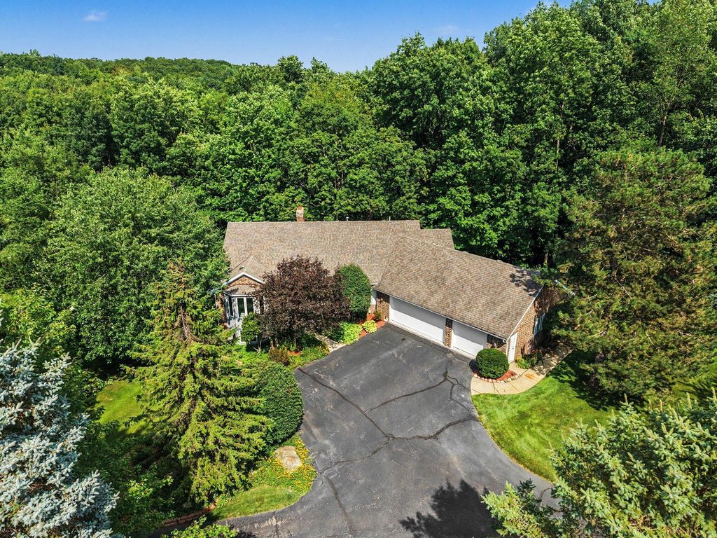 7930 Crestview Drive Ne, Belmont