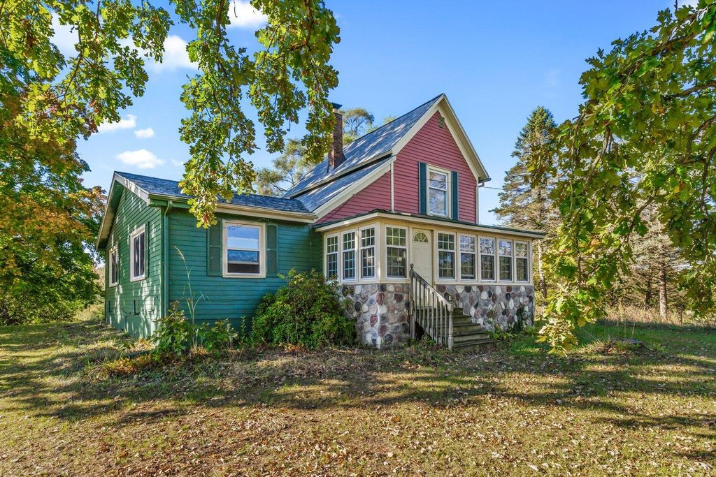 9031 Adams Road, Thornapple township