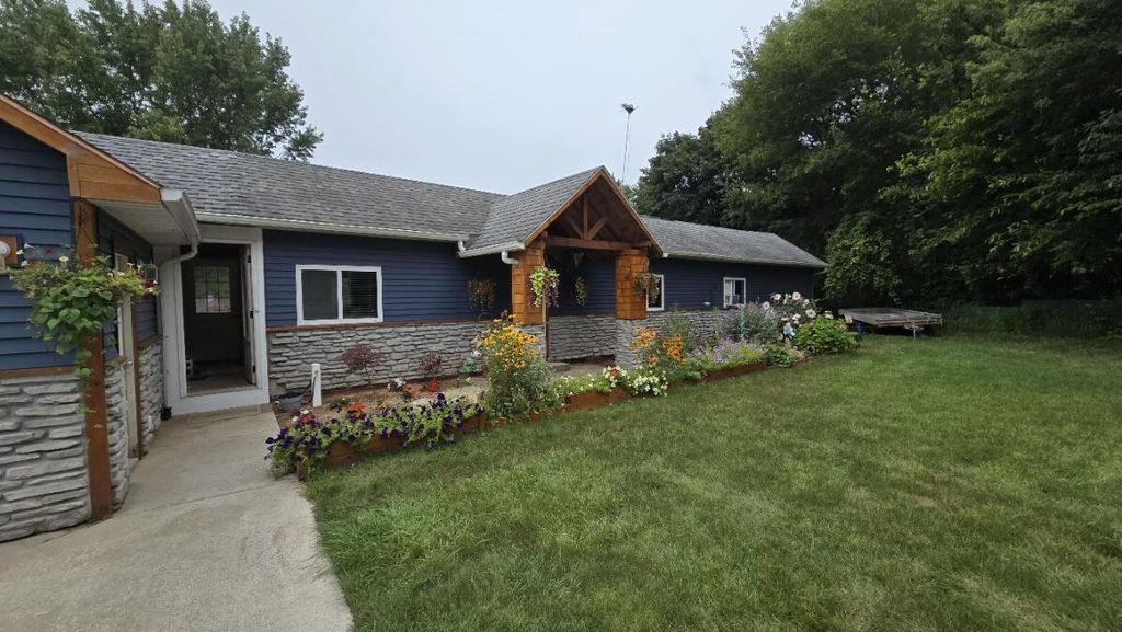 11118 E Grand River Avenue, Danby township