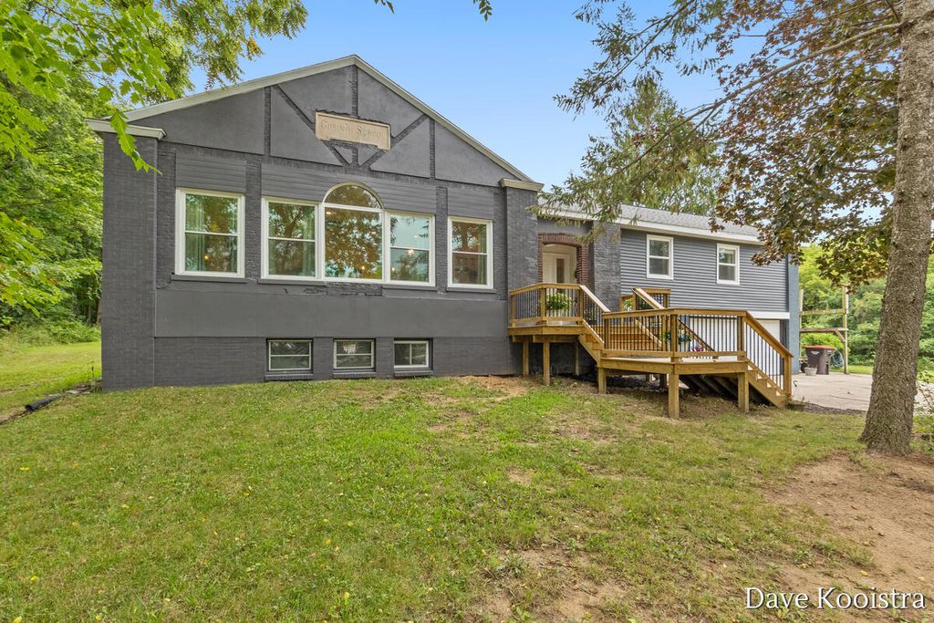 9810 S Division Avenue Sw, Byron township