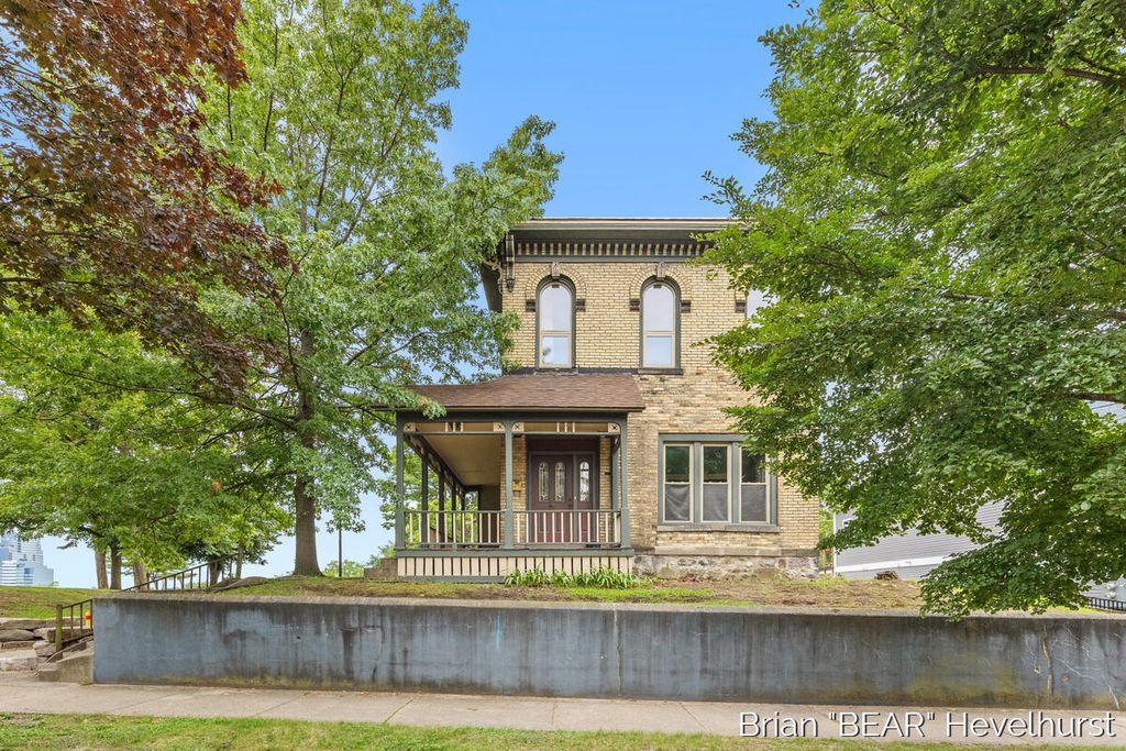 827 Fairview Avenue Ne, Grand Rapids city