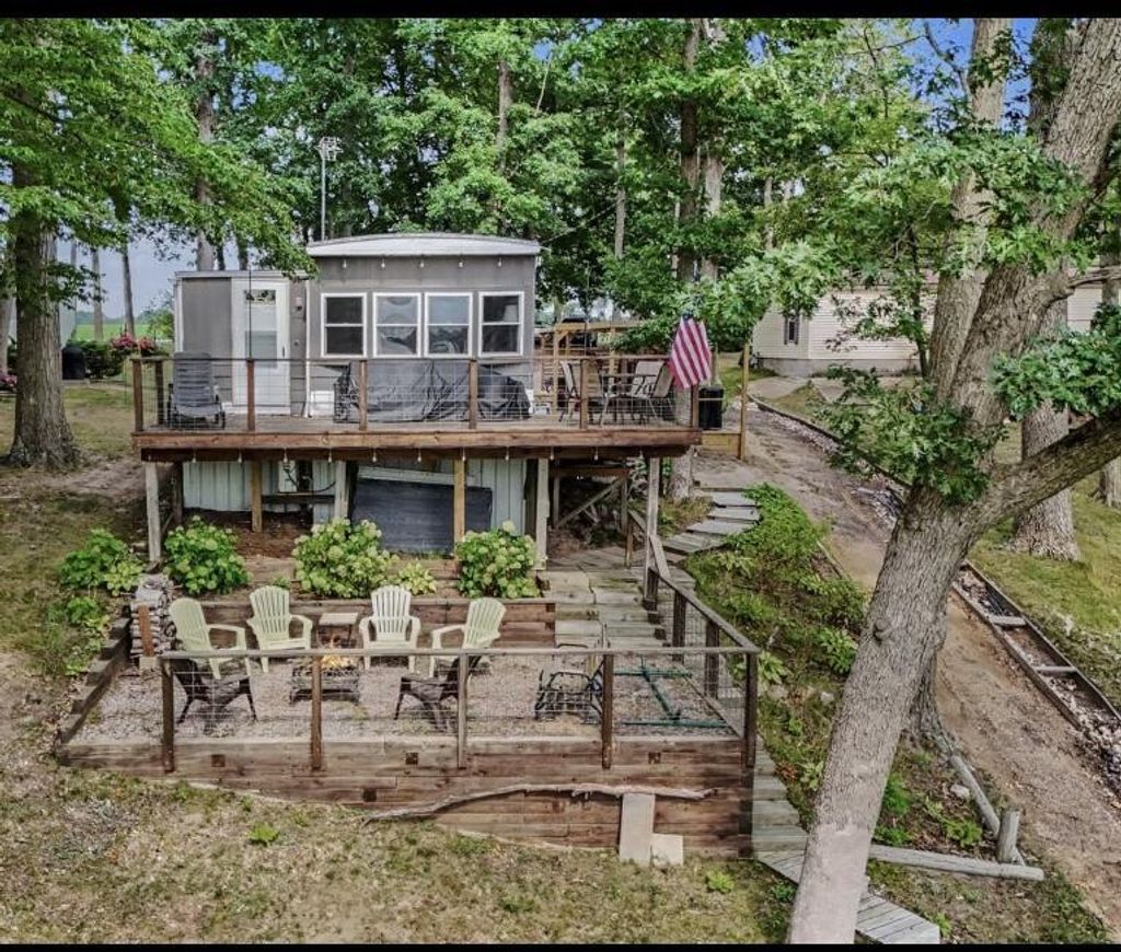 10613 W Briggs Road, Pine township