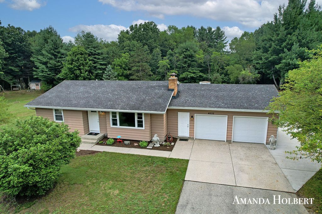 4635 12 Mile Road Ne, Algoma township