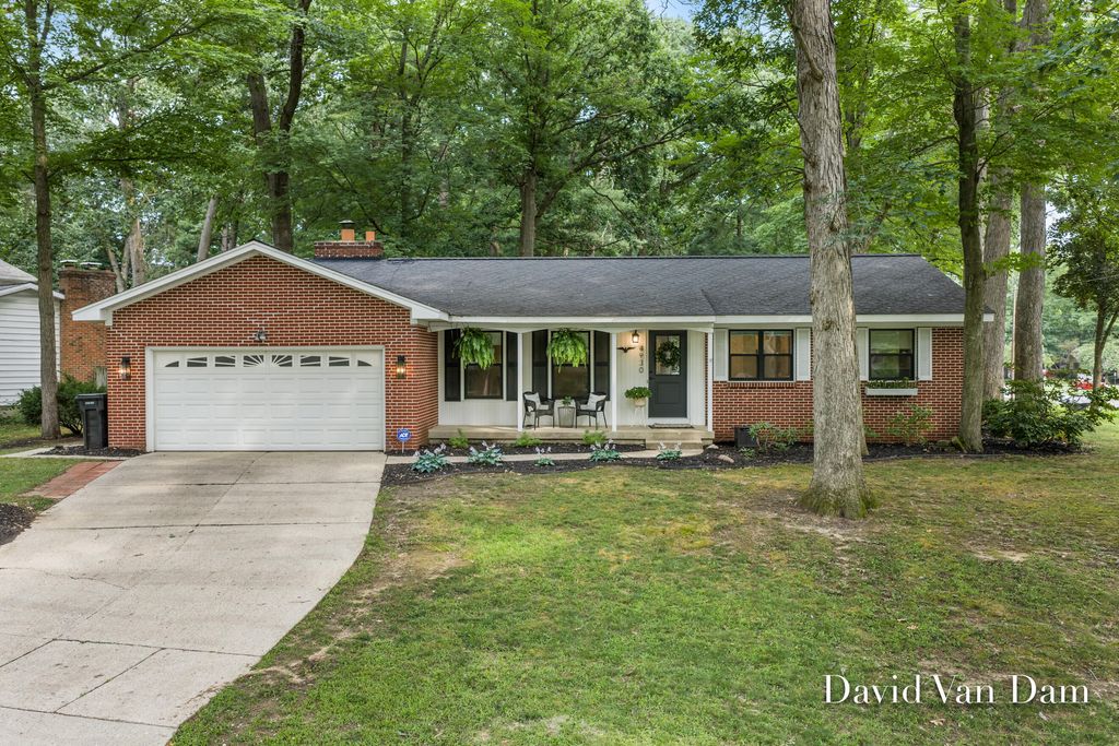 4930 Poinsettia Avenue Se, Kentwood city