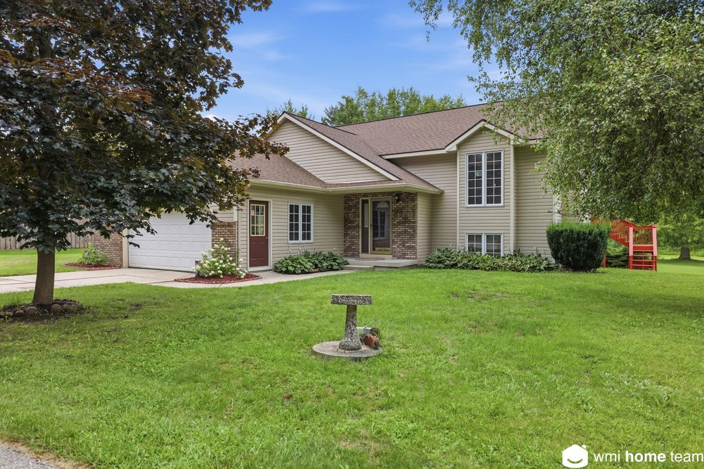 5303 Tiffany Avenue Ne, Cannon township