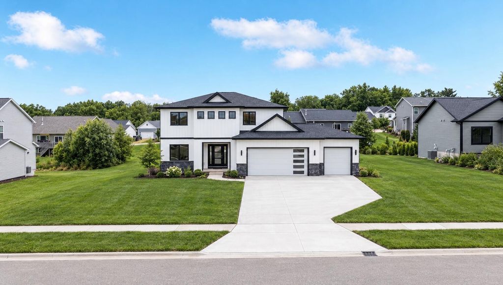 1839 Stratford Lane Nw, Grand Rapids