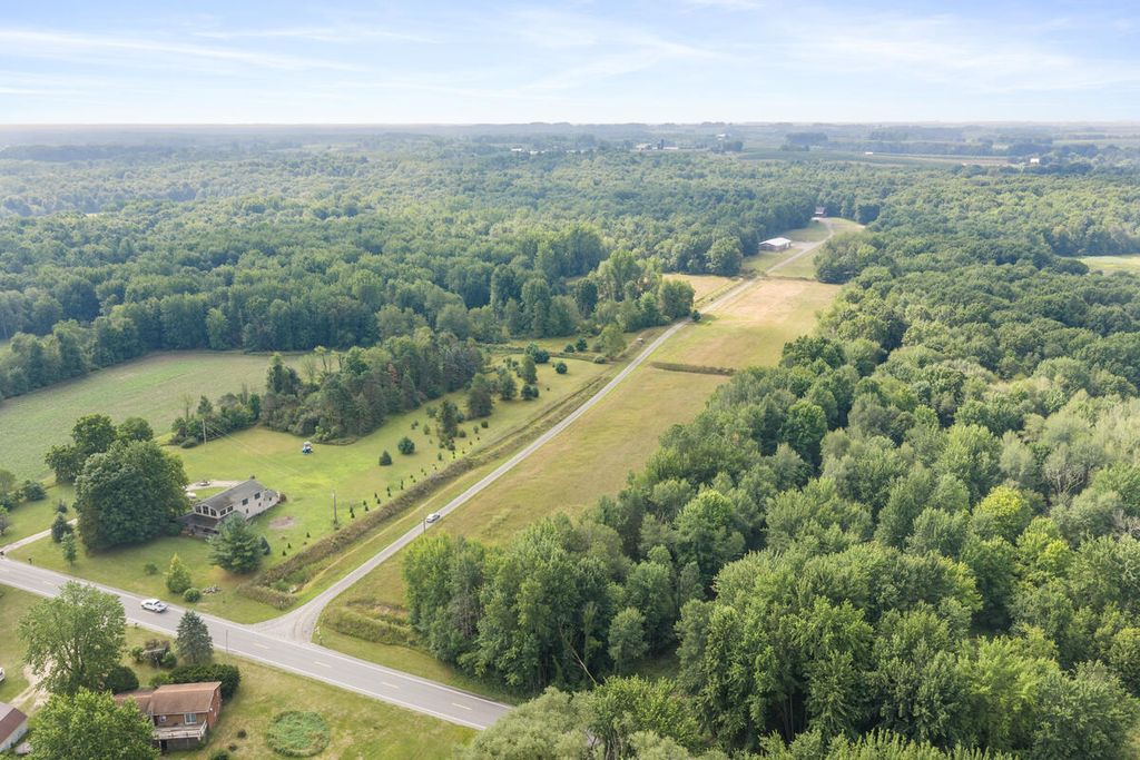 4390 22 Mile Road Nw, Tyrone township