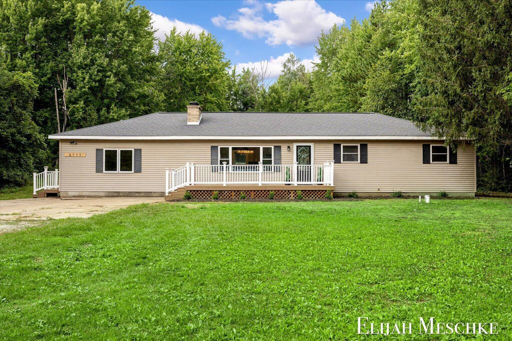 3240 E Riley Thompson Road, Dalton township