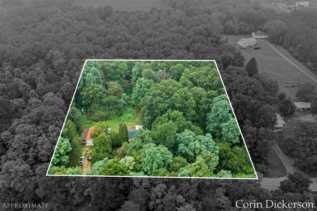 13790 Hutchinson Road, Johnstown township