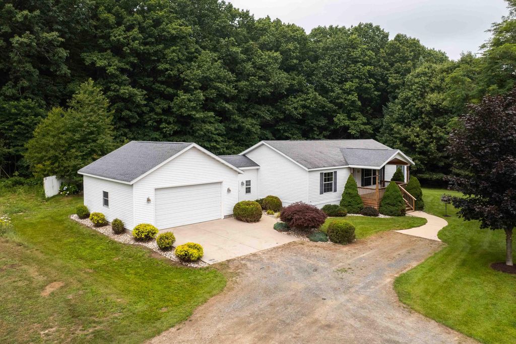 5891 S 44th Avenue, Claybanks township