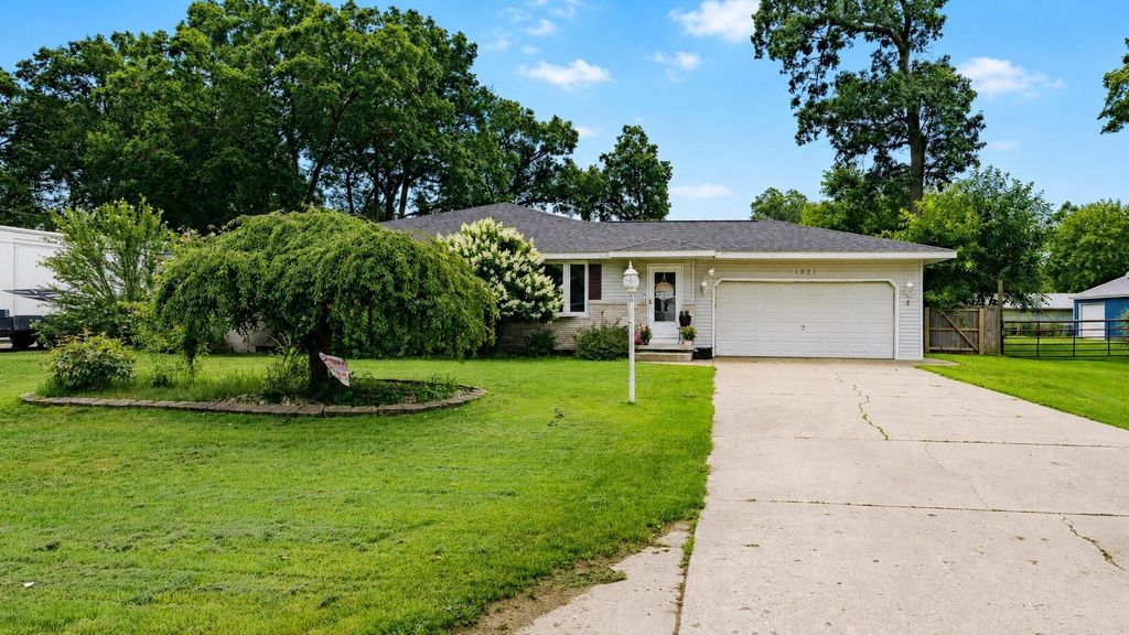 1921 Ora Street, Dalton township