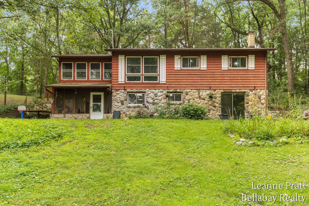 817 W Kirby Road, Bedford charter township