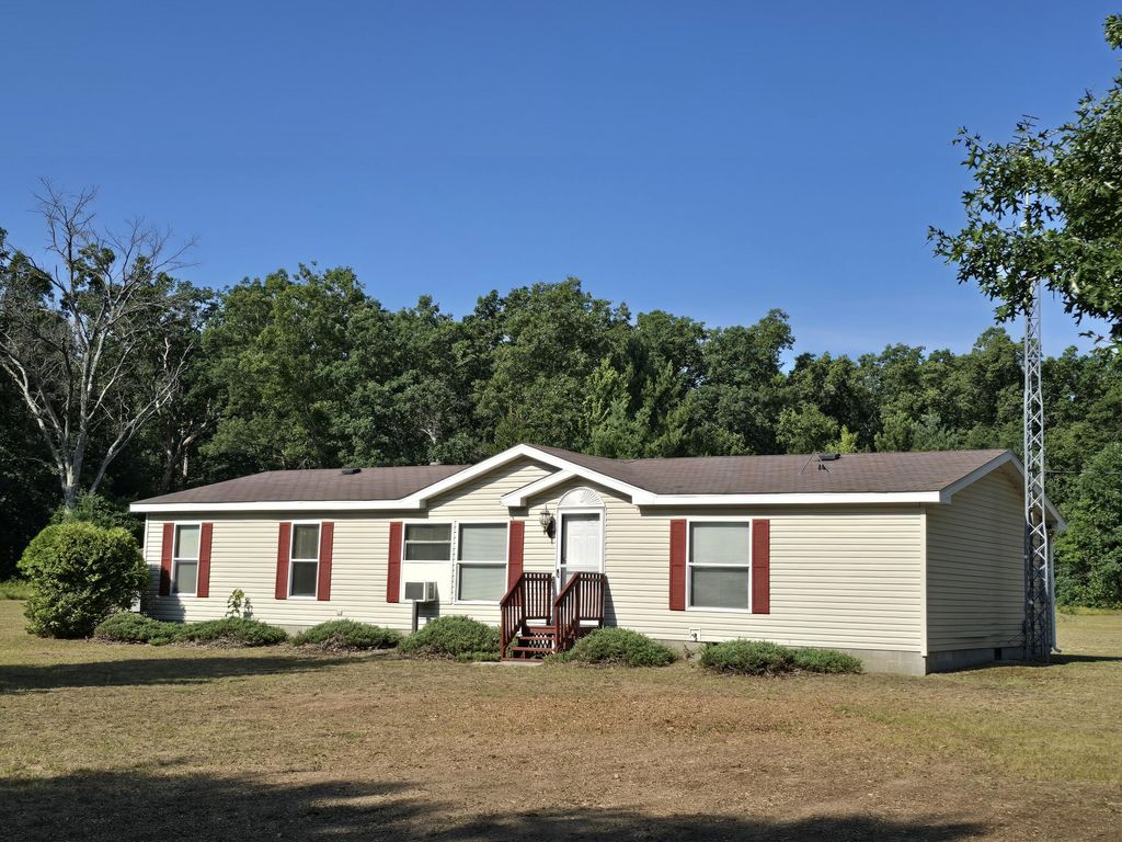 6809 N Centerline Road, Merrill township
