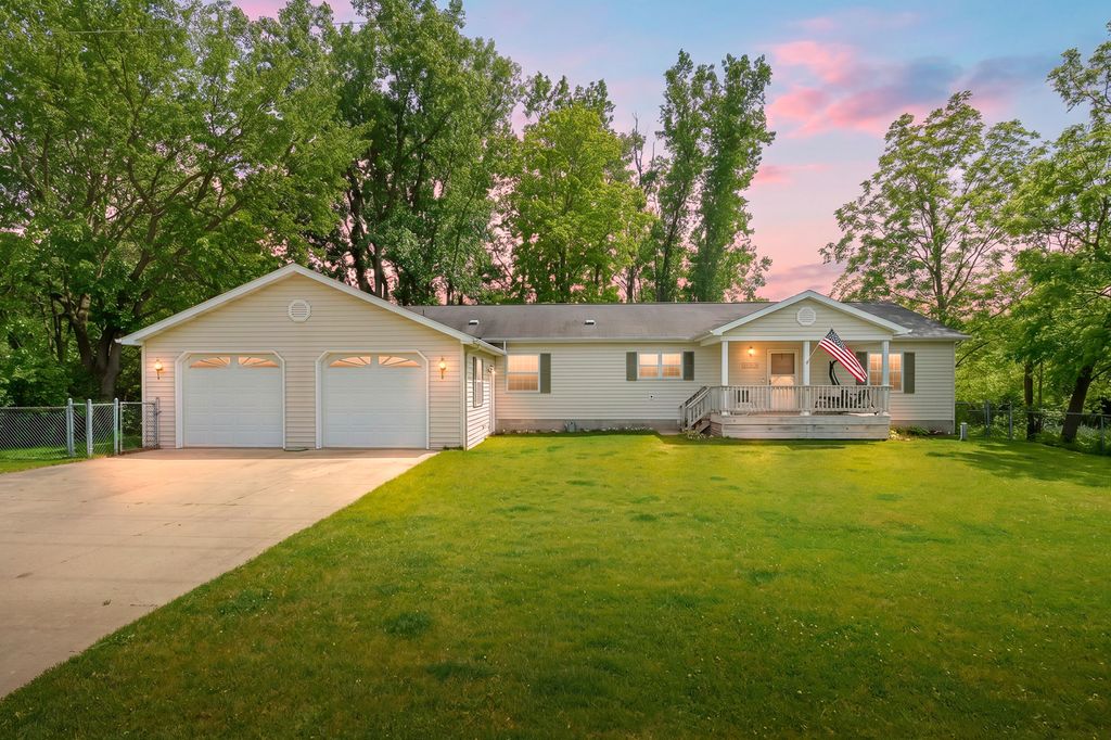 2038 E Bristol Road E, Johnstown township