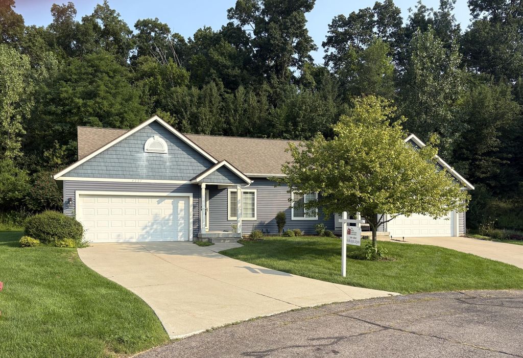 4207 Sand Valley Drive Ne Building: E Unit: 9, Rockford
