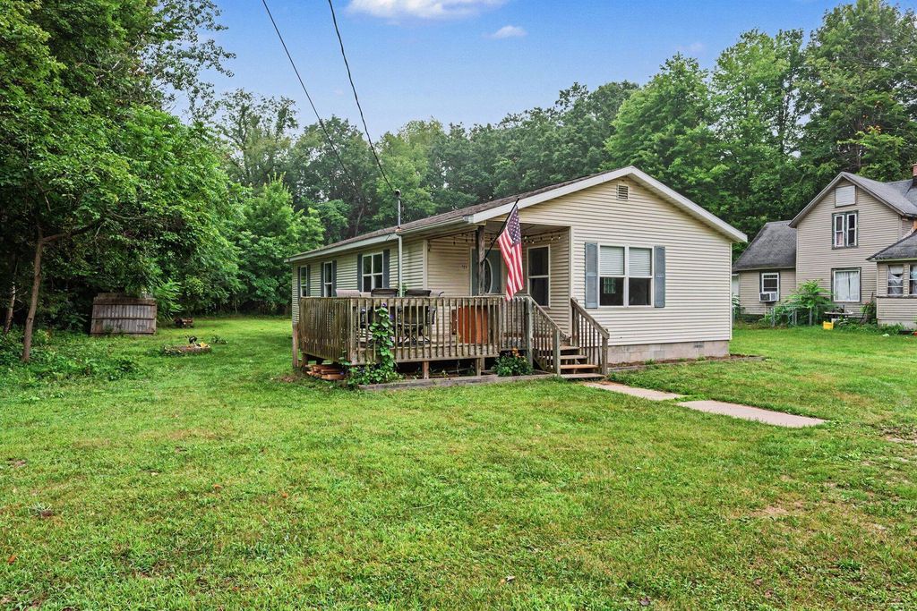 221 Lowe Street, Allegan city