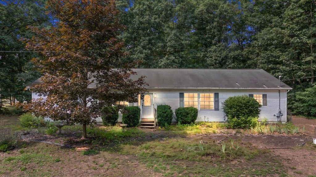 8111 Seminole Drive, Winfield township