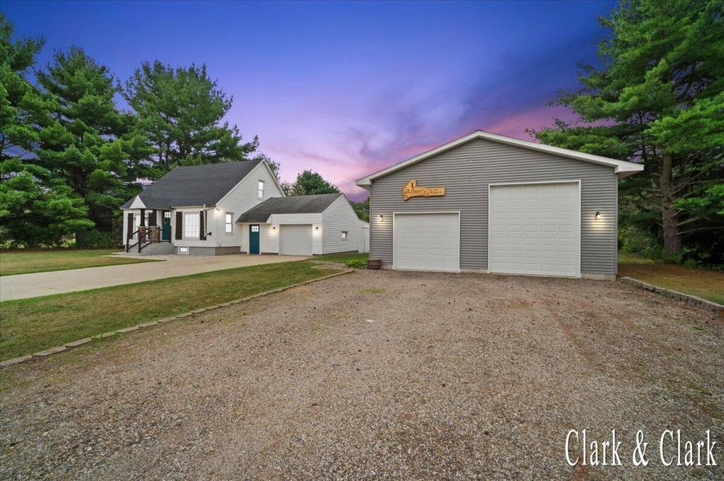 2016 E Croton Drive, Brooks township
