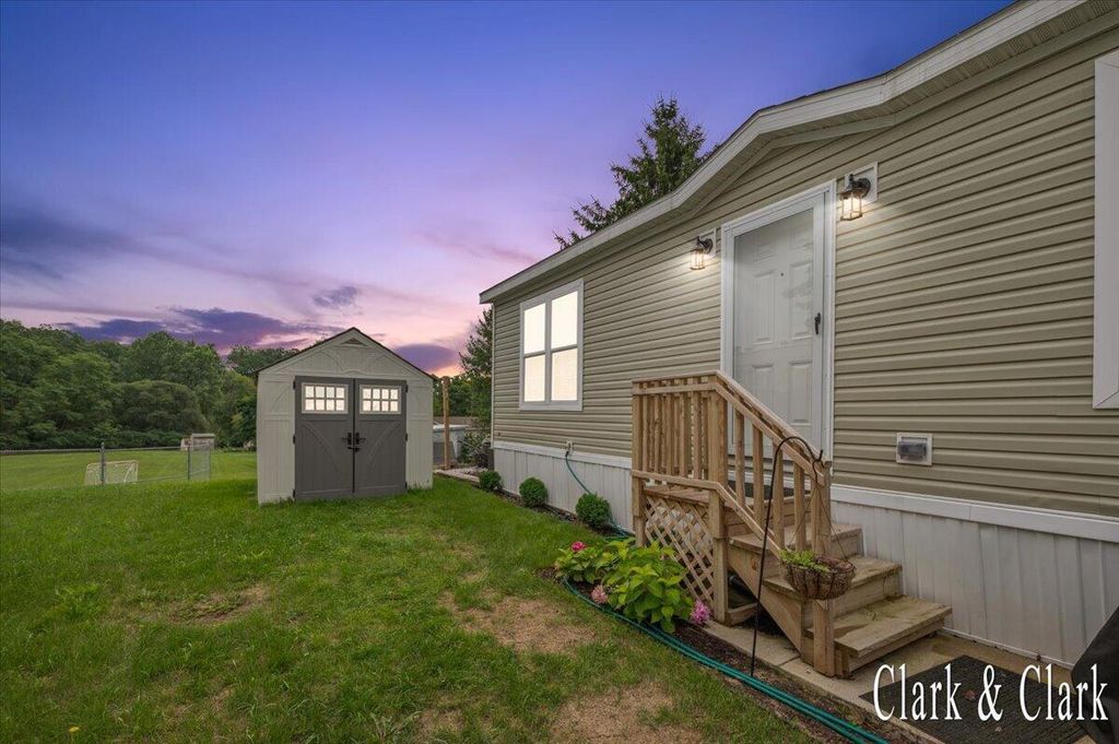 1760 Veronica Street Se, Lowell city