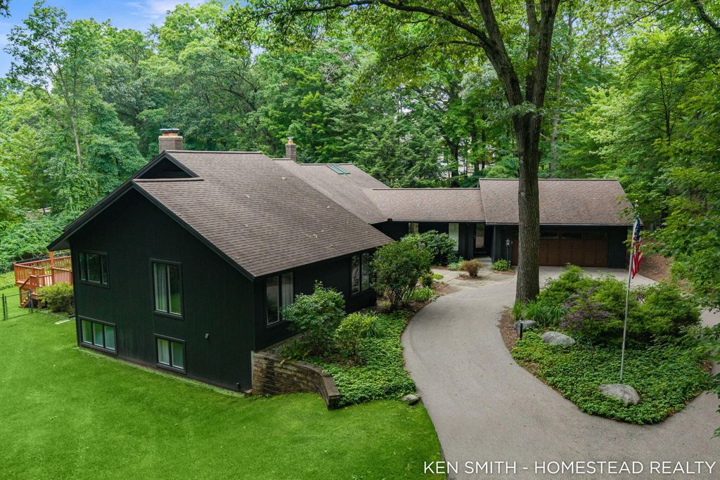 1660 Mont Rue Drive Se, Cascade charter township