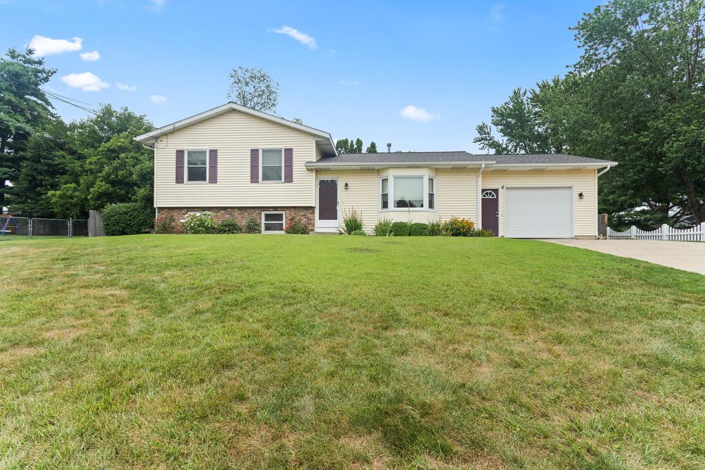 508 Arthur Court, Thornapple township