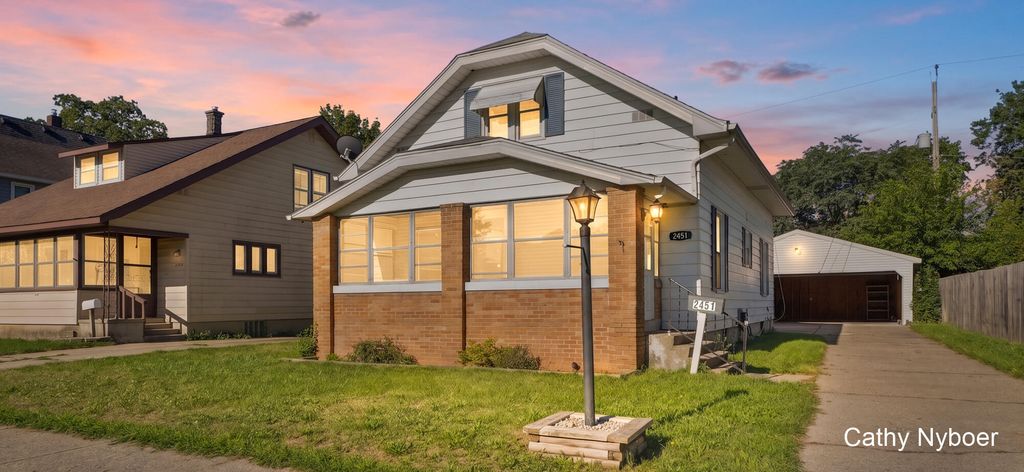 2451 Lamar Avenue Sw, Wyoming city