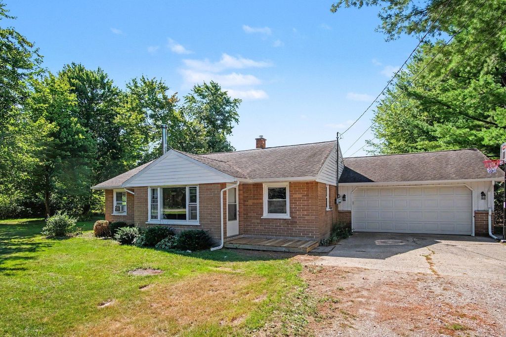 8151 Marvin Road, Holton township