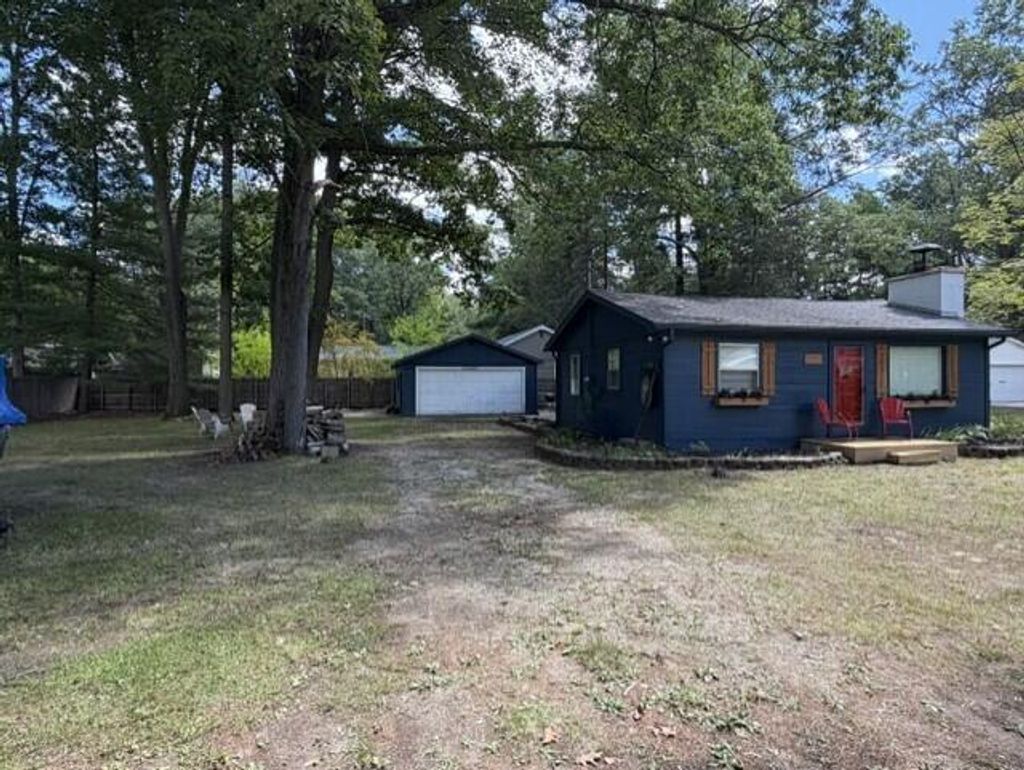 222 Cottage Drive, Denton township