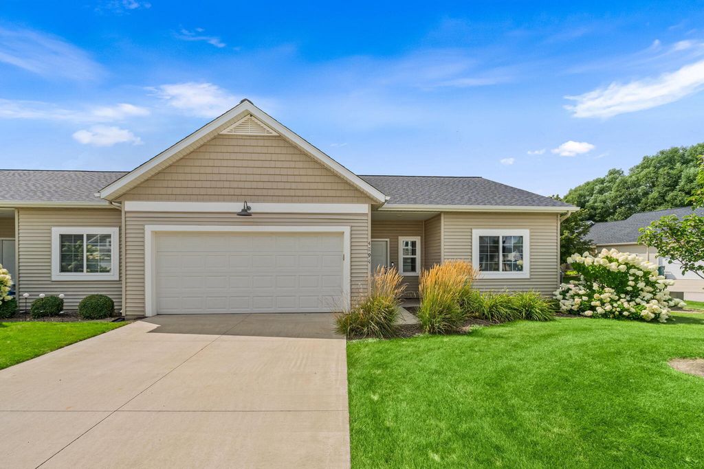 4294 Cidermill Drive Building: Na Unit: 32, Leighton township