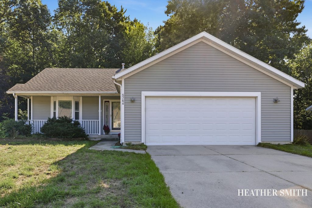 5764 Grand Oaks Drive Ne, Plainfield charter township