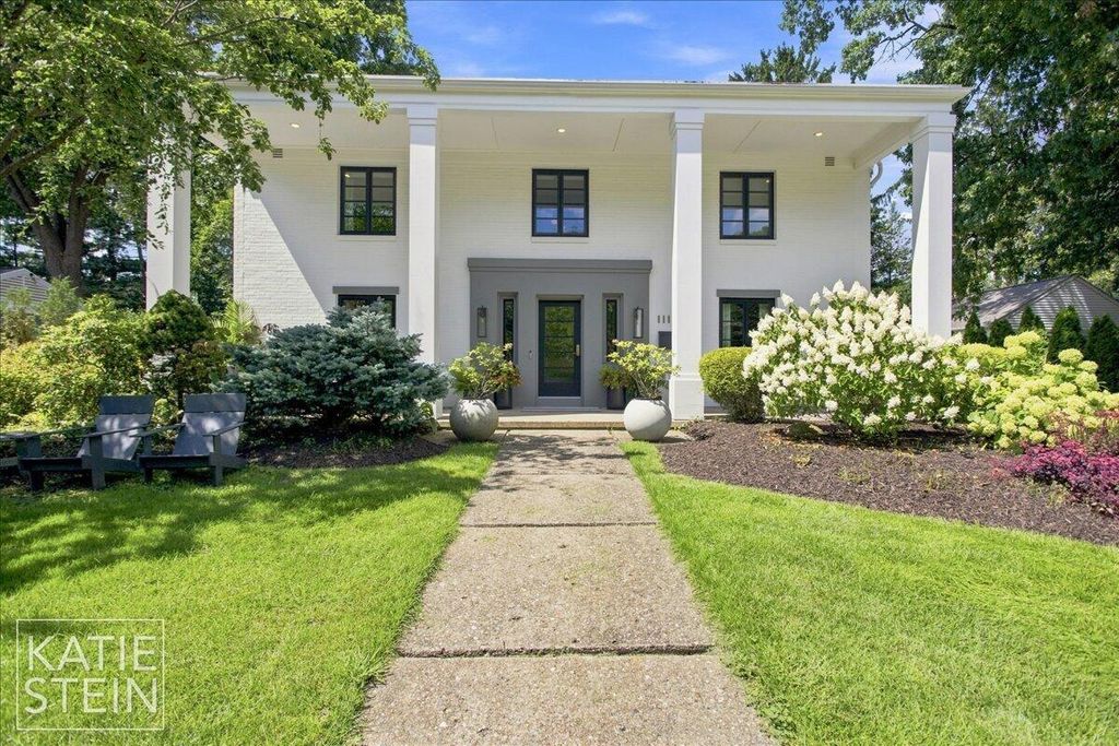 1111 Plymouth Avenue Se, East Grand Rapids city