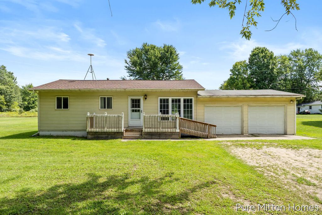6118 N Hawley Highway, Otisco township