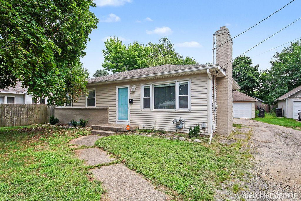2712 Byron Center Avenue Sw, Wyoming city