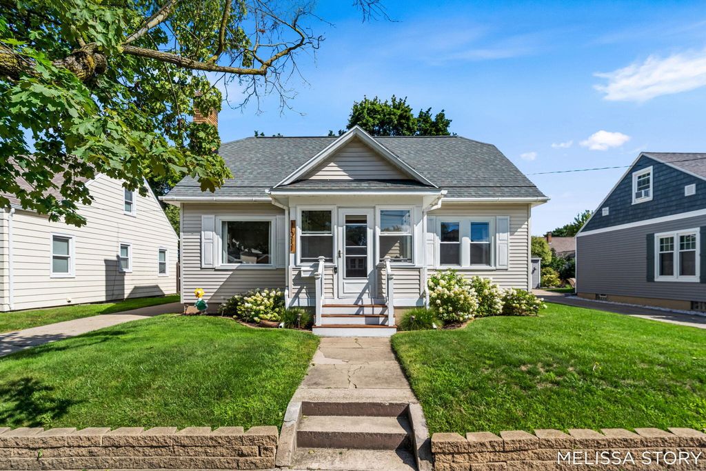 1011 Beechwood Street Ne, Grand Rapids city