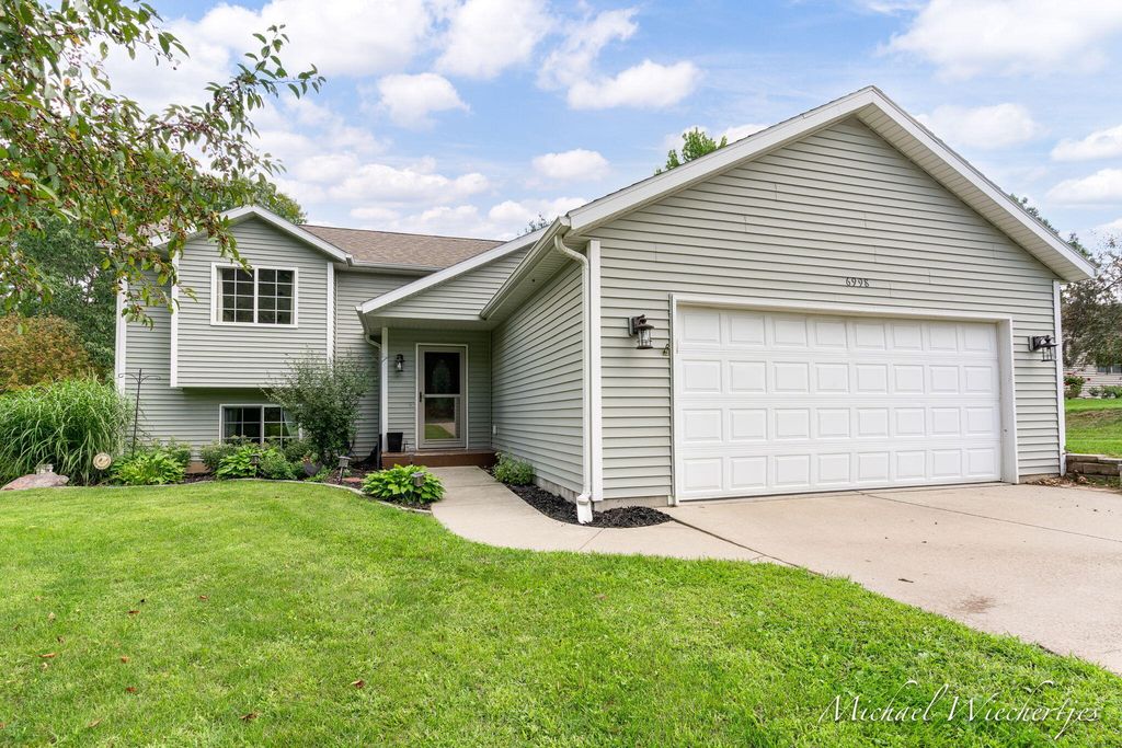 6998 Riverwood Drive, Otisco township