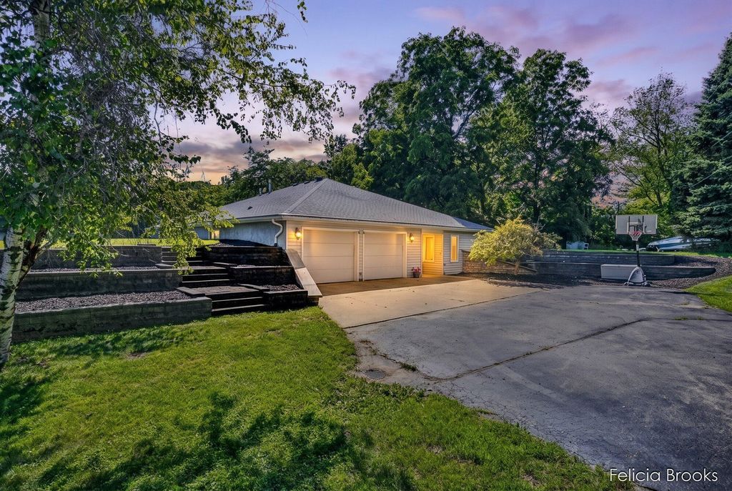 9840 E Barnum Road, Woodland township