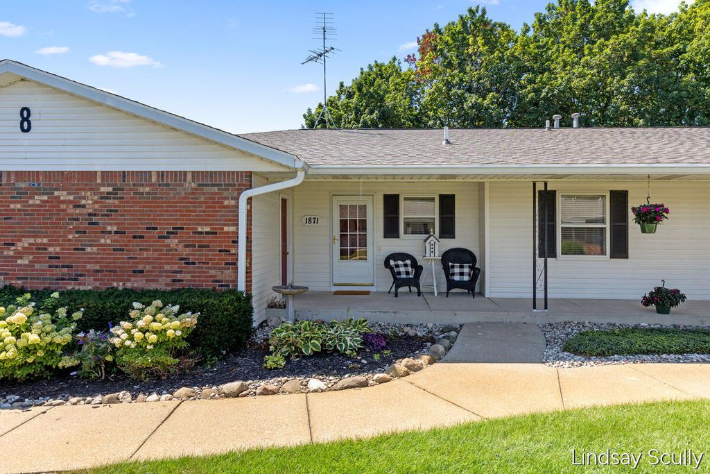 1871 E Elizabeth Lane Building: 8, Jenison