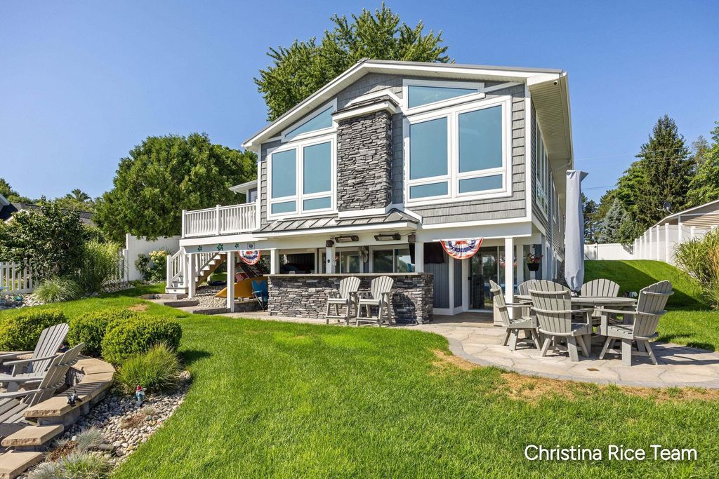 1644 N Lakeview Drive, Golden township